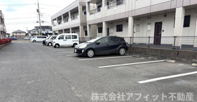 【駐車場】 | ガーデンハイム参番館