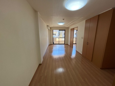 【居間・リビング】 | ガーデンハイム参番館 | LDK11.1帖