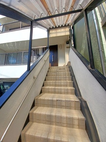 文京区本郷５丁目の賃貸マンションの外観|外階段