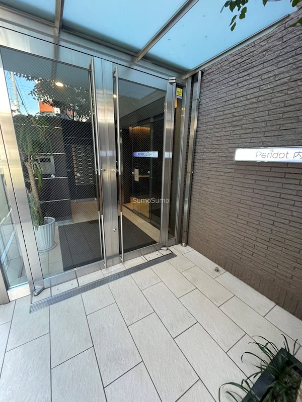 Peridot内平野町のエントランス