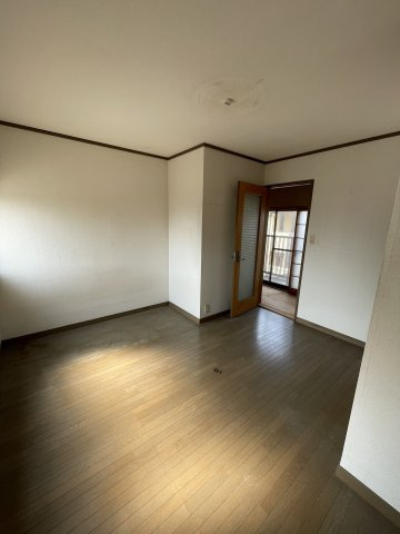 里山町住宅の洋室