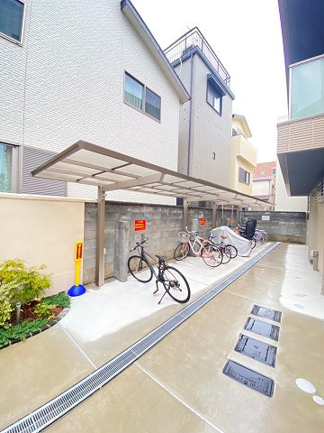 プレシャス小松のエントランス