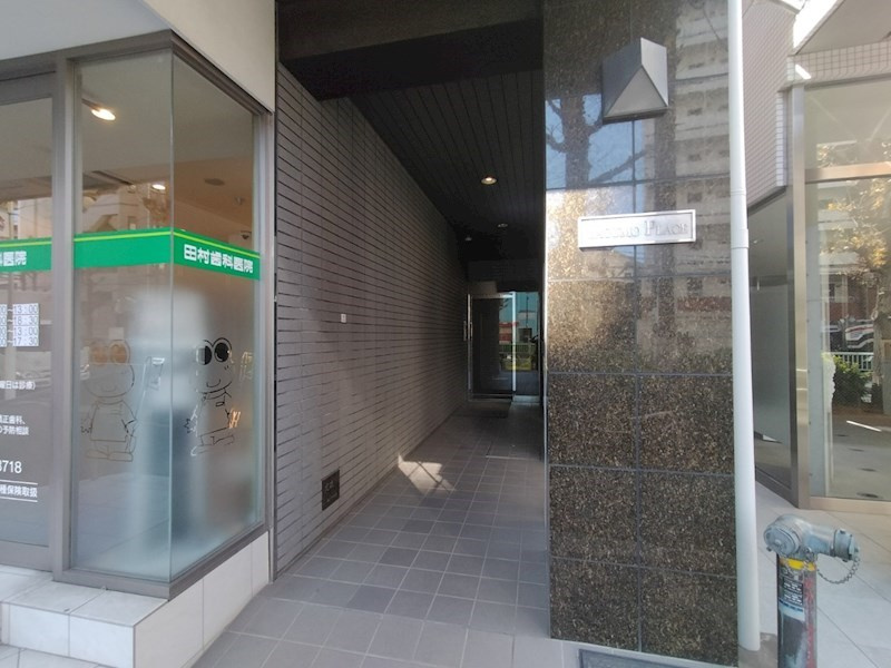 八雲プレイスのエントランス