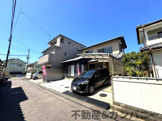 富久町の中古のおうち　松山市富久町の中古戸建の前面道路含む現地写真|前面道路含む現地写真です