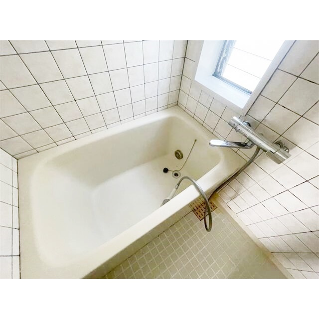鎌倉市佐助１丁目のアパートの浴室