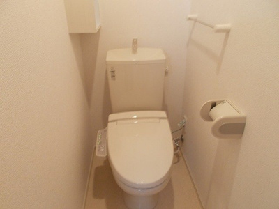 【トイレ】 | フェアリ－カ－サⅡ | 落ち着いた色調のトイレです