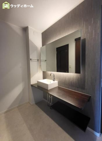 川口市安行出羽　中古一戸建ての独立洗面台