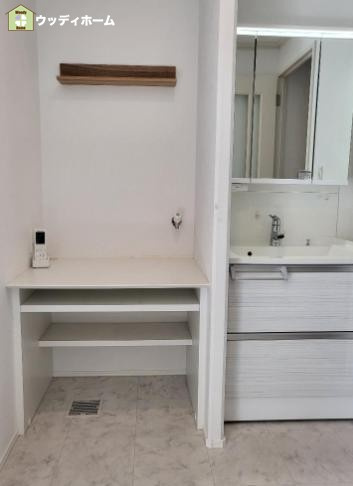 川口市安行出羽　中古一戸建ての独立洗面台