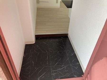 青風ハイツの玄関