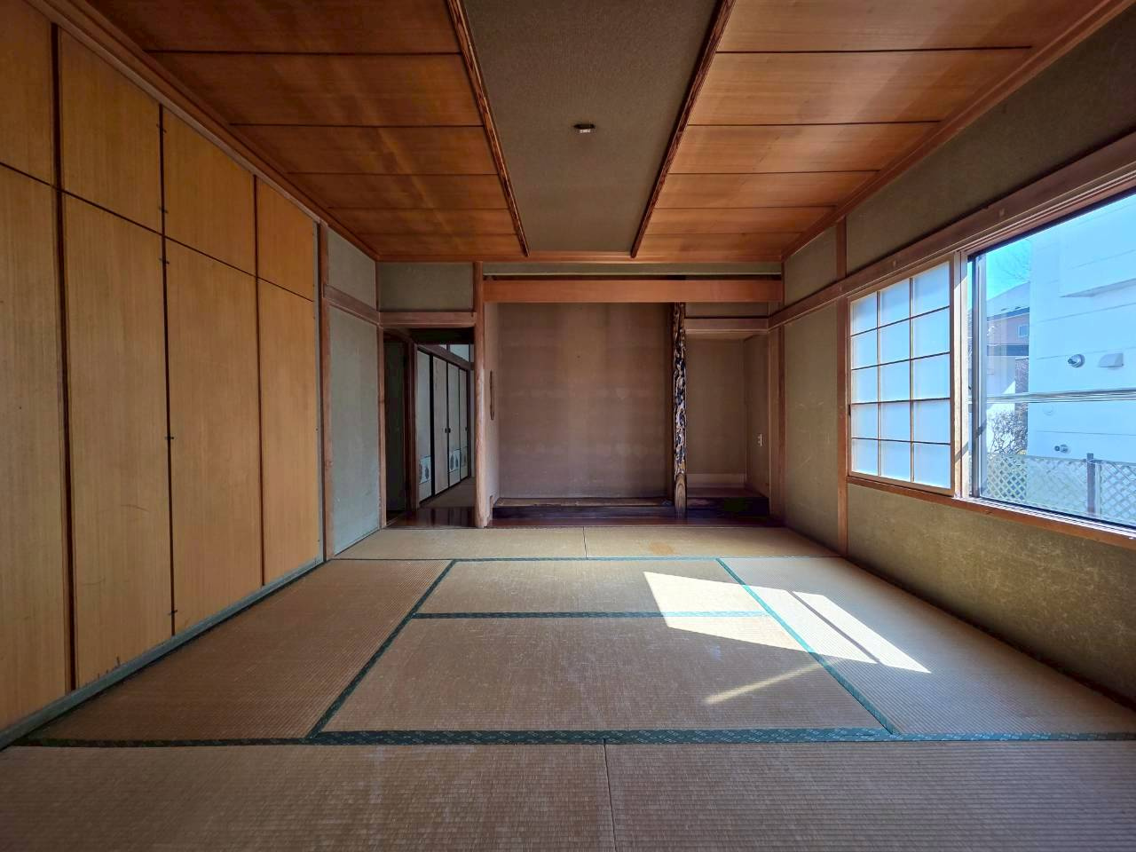 美原1丁目　中古住宅の和室|1階8帖和室
