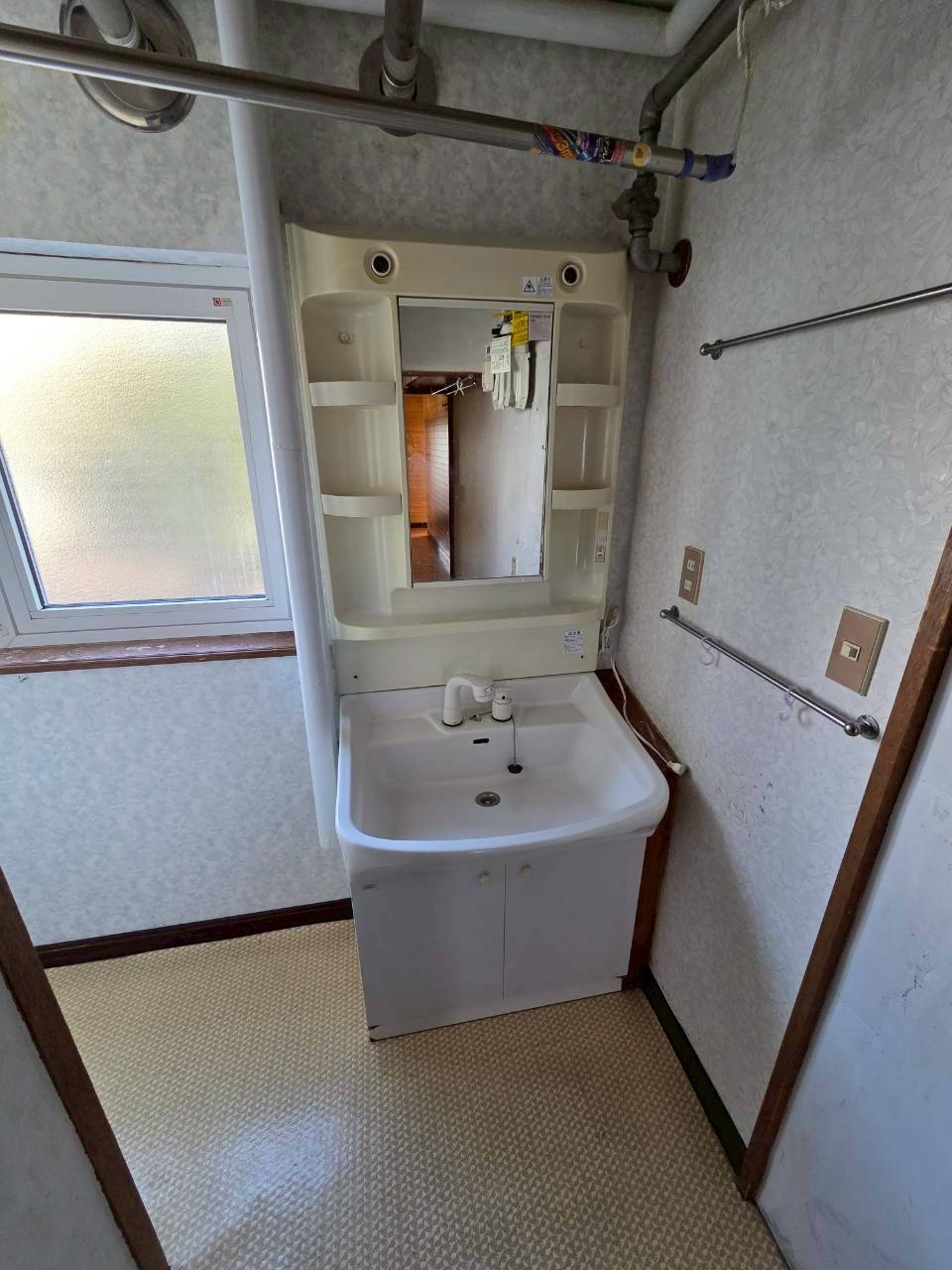 美原1丁目　中古住宅の独立洗面台
