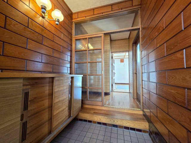 美原1丁目　中古住宅の玄関|シューズボックス付き