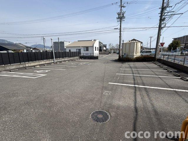 西焼津メゾン小石川の駐車場