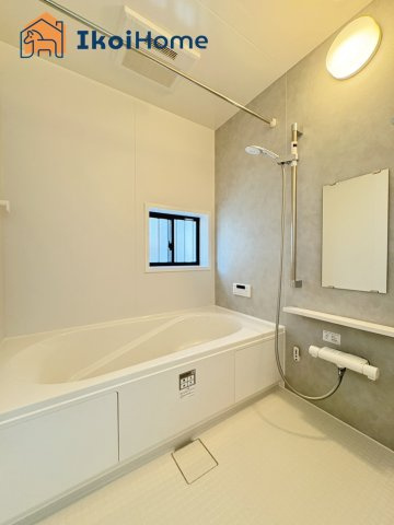 明石市二見町東二見　全7棟1期　E号棟　新築戸建の浴室|【ホームページに現地動画掲載中】●年中無休：当日予約可●お子様と一緒に浸かれる広いバスタブ♪