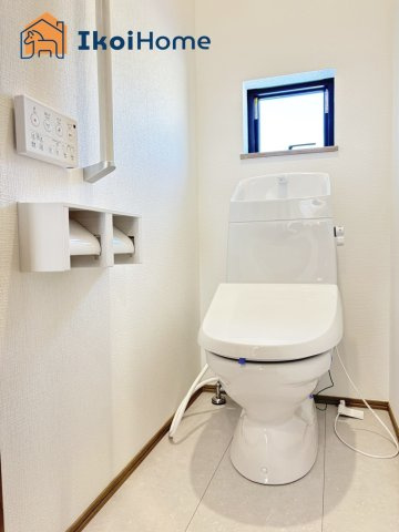 明石市二見町東二見　全7棟1期　E号棟　新築戸建のトイレ|【ホームページに現地動画掲載中】●年中無休：当日予約可●1階・2階ウォッシュレット付のお手洗いです