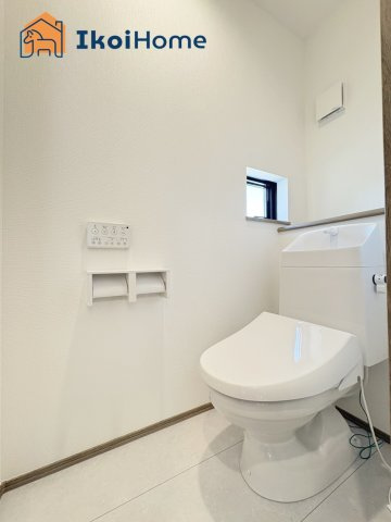 明石市二見町東二見　全7棟1期　E号棟　新築戸建のトイレ|【ホームページに現地動画掲載中】●年中無休：当日予約可●ウォシュレット、暖房便座標準装備。