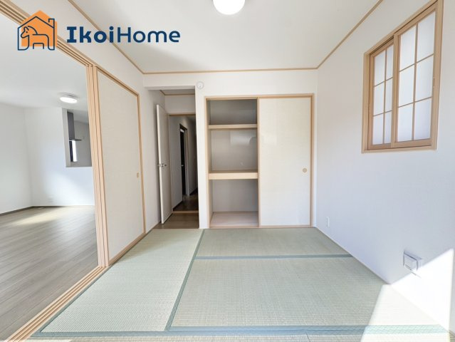明石市二見町東二見　全7棟1期　E号棟　新築戸建の寝室|【ホームページに現地動画掲載中】●年中無休：当日予約可●畳の敷かれた和室は、小さなお子様のお昼寝に可
