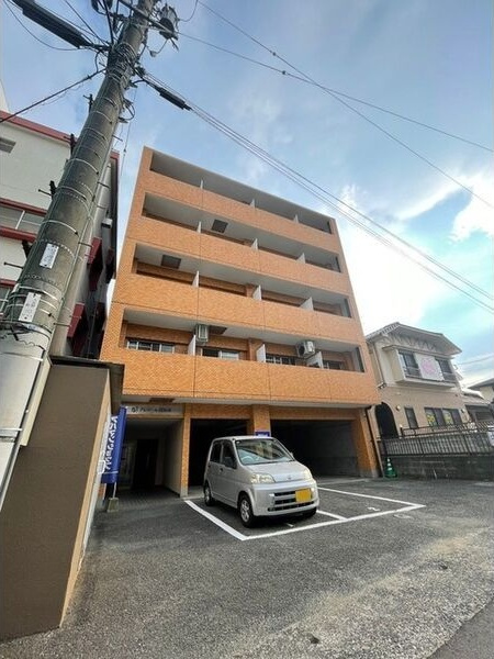 プレアール塔原東のエントランス