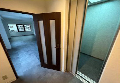 大阪府大阪市東住吉区 一棟商業売りビル「2023年フルリフォーム済」「駅徒歩2分」の玄関