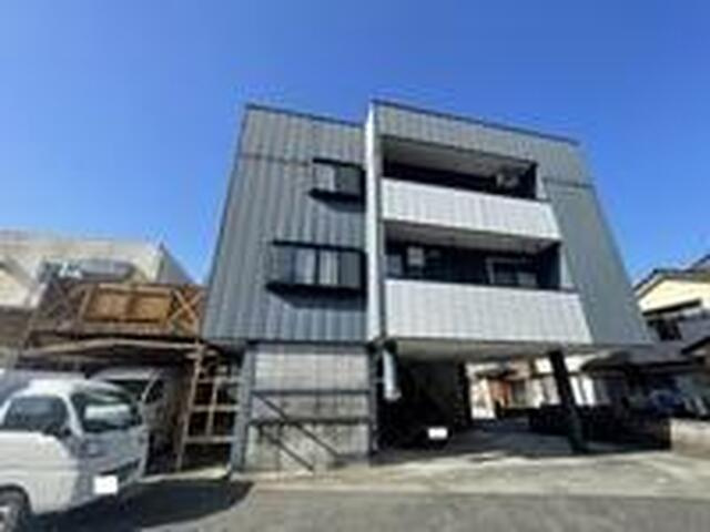 【駐車4台可】高知市神田　中古一戸建ての外観|洗練されたデザインが目を引く、現代的な外観☆