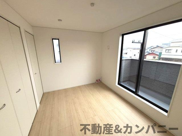 クレイドルガーデン北吉田第2－1号棟　松山市北吉田町の新築戸建の洋室|落ち着いた色調の洋室です