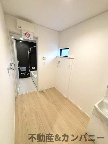 クレイドルガーデン北吉田第2－1号棟　松山市北吉田町の新築戸建のランドリースペース