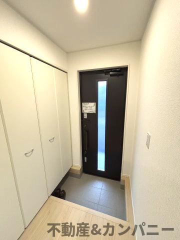 クレイドルガーデン北吉田第2－1号棟　松山市北吉田町の新築戸建の玄関|きれいな玄関です