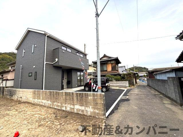 クレイドルガーデン北吉田第2－1号棟　松山市北吉田町の新築戸建の前面道路含む現地写真|前面道路含む現地写真です