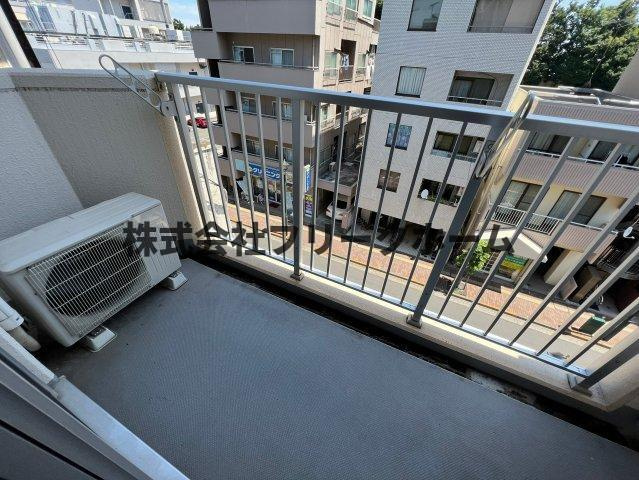 三鷹市下連雀４丁目の賃貸マンションのバルコニー