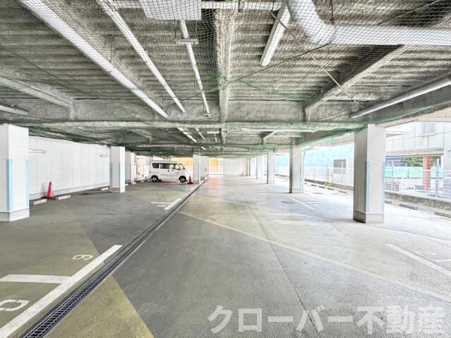 サンプラザ・ベビードールの駐車場