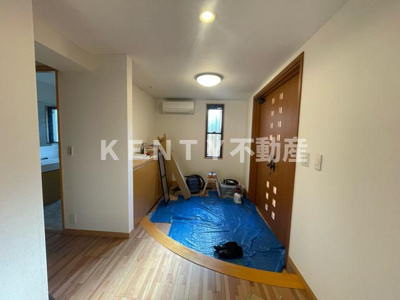 【玄関】 | 山王３丁目３８戸建て | 明るい玄関です