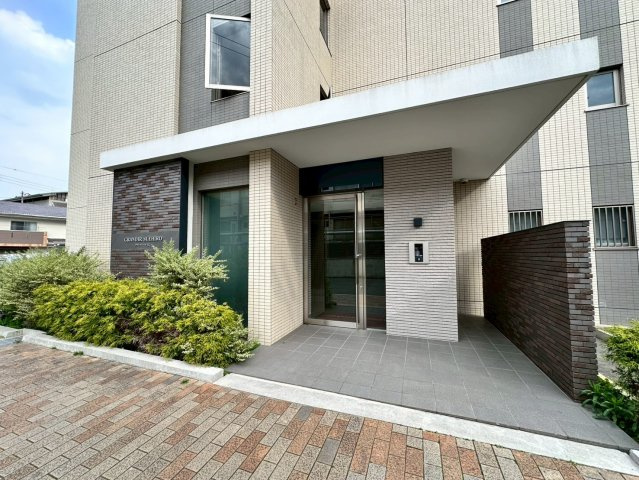 グランディールSUEHIROのエントランス