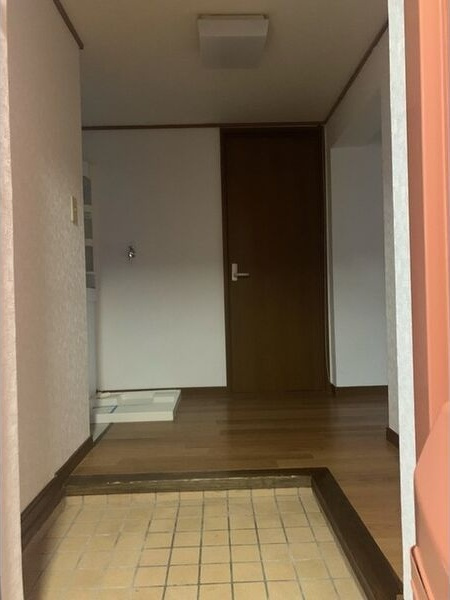清水ハイツの玄関