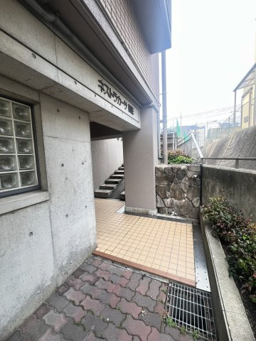 ネストラカーサ御影のエントランス