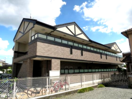 高槻市郡家新町のアパートの外観