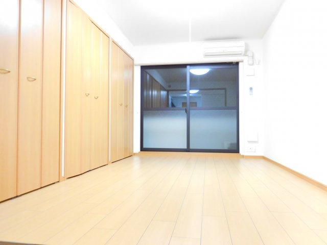 高槻市郡家新町のアパートの洋室
