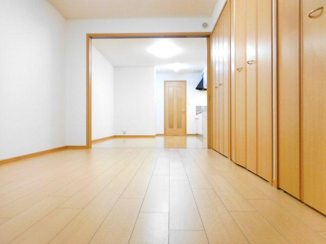 高槻市郡家新町のアパートの寝室