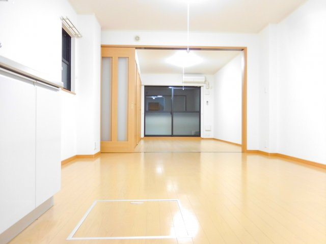 高槻市郡家新町のアパートの居間・リビング