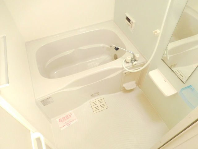 高槻市郡家新町のアパートの浴室