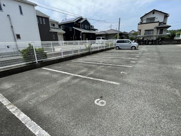 プレアール三苫Ⅱの駐車場