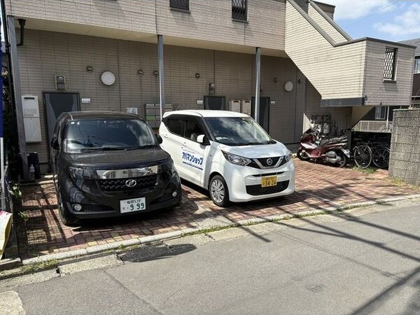 ロワール・クロセの駐車場