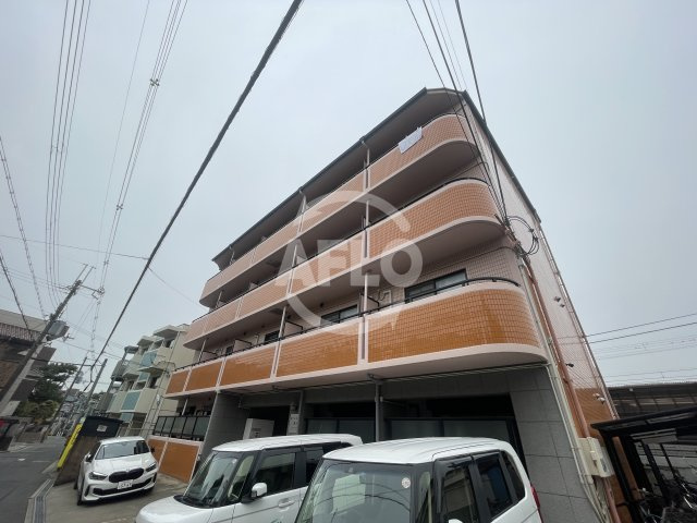 ローレル関大前