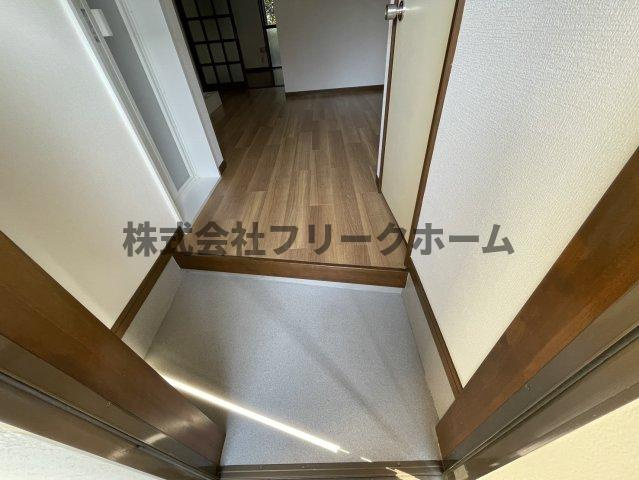 第一育栄ハイツの玄関