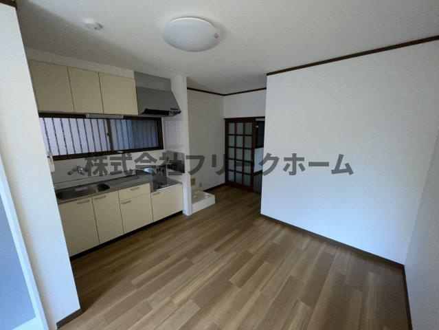 第一育栄ハイツの居間・リビング