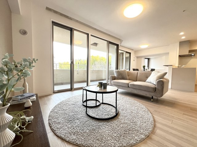 ルネグランディルA棟の居間・リビング