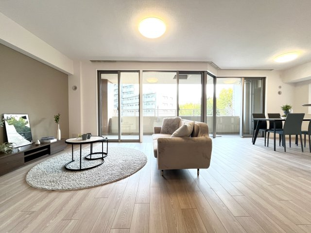 ルネグランディルA棟の居間・リビング