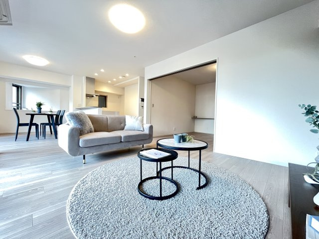 ルネグランディルA棟の居間・リビング