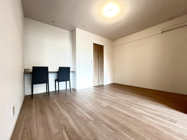 ルネグランディルA棟の洋室