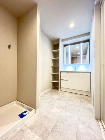 ルネグランディルA棟の洗面所