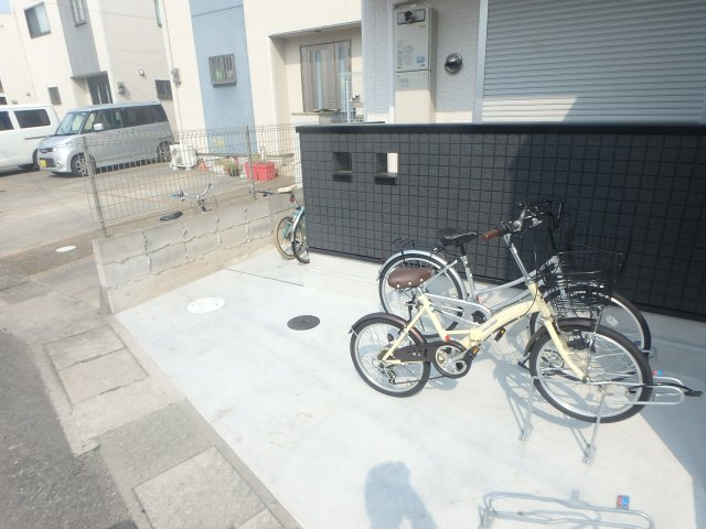 【その他共用部分】 | ワコーレヴィータ甲東園 | 駐輪場です